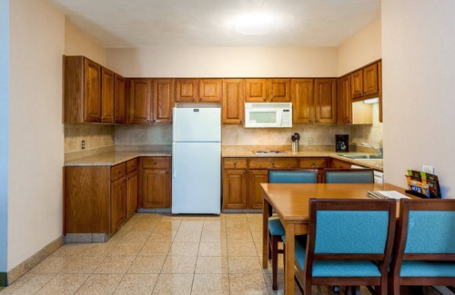Shearer Hills - Ridgeview Condo | 15 Minutes from the Riverwalk! | Outdoor Pool, Hot Tub, and Free Breakfast!
