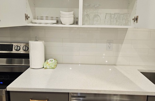 Southwest Edmonton House | 15 minutes to Edmonton International Airport YEG & 20 mins to West Edmonton Mall