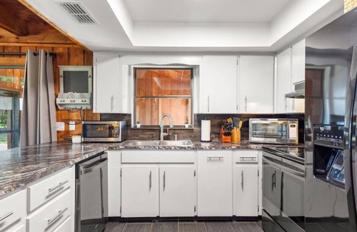 Winter Haven Cabin | 15 minutes to Legoland- Serene Lakeside Cottage Retreat