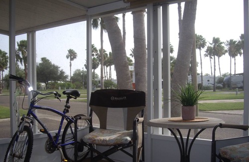 Donna House | 15 minutes to Mexico for dental work or pharmacies.