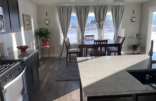 Heber House | 15 minutes to YEAR ROUND adventures! Spacious Comfortable and Accommodating