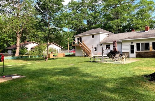 Kalkaska House | 15 mls from Great Lakes Equestrian Festival, 3 Bdrm house, huge yard, pole barn!
