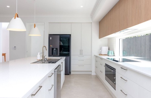 Cooya Beach House | 15 Ocean Avenue Cooya Beach Entire Home