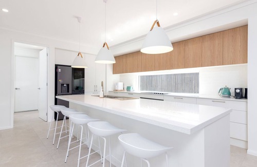 Cooya Beach House | 15 Ocean Avenue Cooya Beach Entire Home