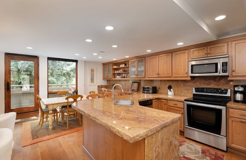 Aspen Condo | 15% Off for Fall Savings! Stay 3 Nights Now thru Nov 19