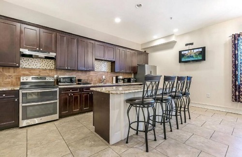 Faubourg Lafayette Condo | 15% OFF Monthly |10% OFF Weekly-Carondelet Street Inviting Condos