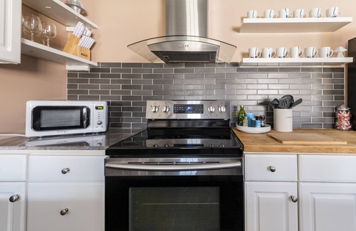 Rhinebeck Cottage | 15% off; private pond; fireplace; 4-min to village