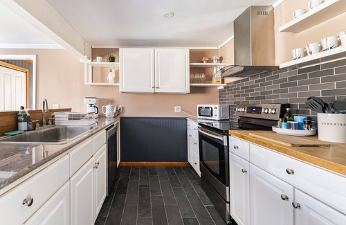 Rhinebeck Cottage | 15% off; private pond; fireplace; 4-min to village