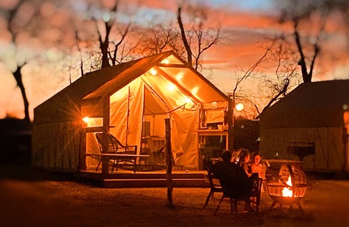 Prairie Lea Cabin | #15 Son's Blue River Camp Glamping Cabin w/1 Queen, 1 Twin