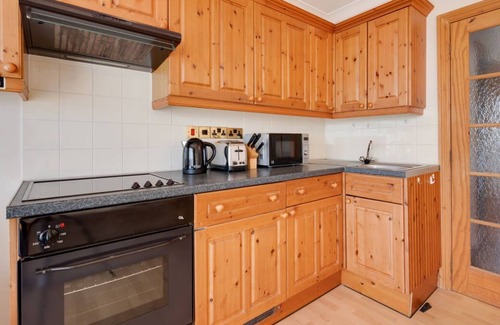 Wiseman's Bridge Apartment | 15 Strandways in Saundersfoot