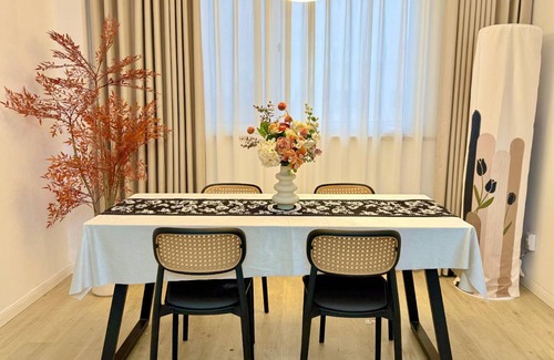 Jing'an Apartment | 150 m² Apartment ∙ 3 bedrooms ∙ 9 guests