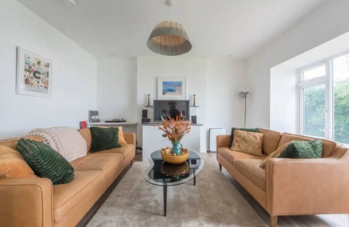 Clevedon Apartment | 150 m² Apartment ∙ 3 bedrooms ∙ 6 guests