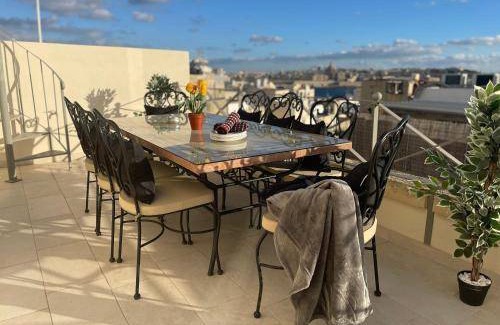 Sliema House | 150 m² House ∙ 3 bedrooms ∙ 16 guests
