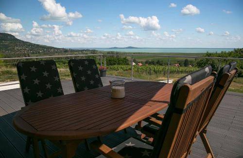 Szigliget Resort | 150 m² Resort ∙ 3 bedrooms ∙ 6 guests