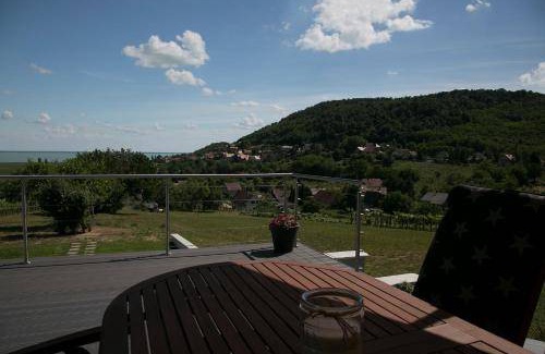 Szigliget Resort | 150 m² Resort ∙ 3 bedrooms ∙ 6 guests