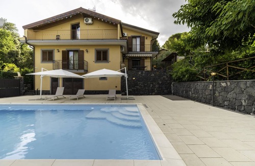 Viagrande Villa | 150 m² Villa ∙ 4 bedrooms ∙ 8 guests