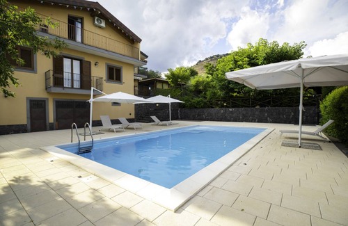 Viagrande Villa | 150 m² Villa ∙ 4 bedrooms ∙ 8 guests