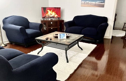 Lakeview House | 1500 ft.² Family friendly 2 bedroom 15 min. south of airport and 5 min to lake.