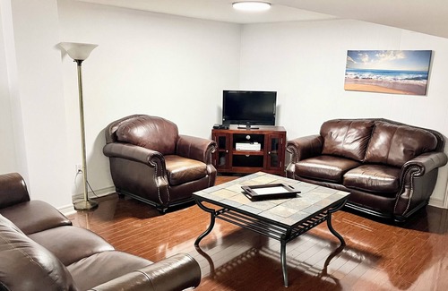Lakeview House | 1500 ft.² Family friendly 2 bedroom 15 min. south of airport and 5 min to lake.