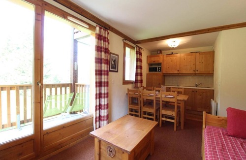 Val Cenis Apartment | 150m from shops, 2nd floor, view mountain, fitness, swimming pool, balcony, tv, ski locker, 40m²