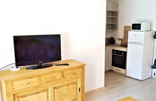 La Joue du Loup Apartment | 150m from resort center, Ground floor, terrace, balcony, parking, tv, 31m², La Joue du Loup