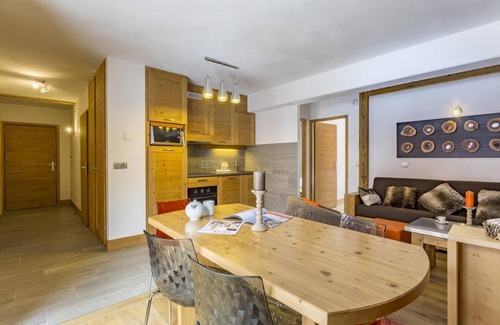 Les Brevieres Apartment | 150m from resort center, fitness, swimming pool, sauna, hammam, balcony, tv, 67m², Tignes
