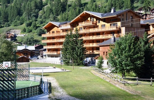 Les Brevieres Apartment | 150m from resort center, fitness, swimming pool, sauna, hammam, balcony, tv, 67m², Tignes