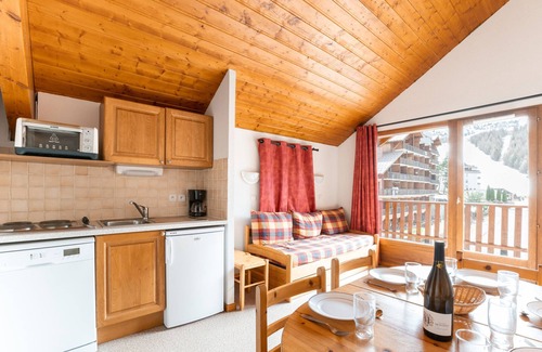 La Joue du Loup Apartment | 150m from the slopes, apartment for 8 with balcony