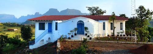 Igatpuri Villa | 1517 Greek House by Kaz Stays