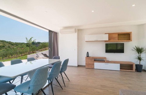 Stomorska House | 152 m² House ∙ 3 bedrooms ∙ 6 guests
