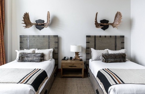 Stowe Area Cabin | #1537A | 2bdrm | Inside Main Lodge Spruce Peak | 5th Floor Mount Mansfield Views