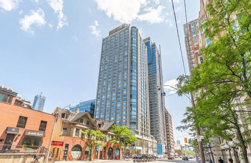 Bloor-Yorkville Apartment | 155 Modern Studio in Yorkville