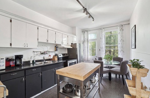 De Lorimier Apartment | #155 Traditional and Cozy 2 Bedrooms in Plateau Mont-Royal