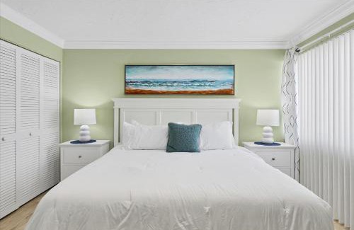 Venice Apartment | 1555 Tarpon Center #B111