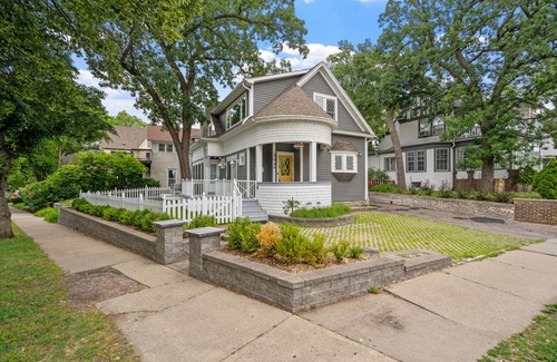 Uptown House | 156 m² House ∙ 2 bedrooms ∙ 7 guests