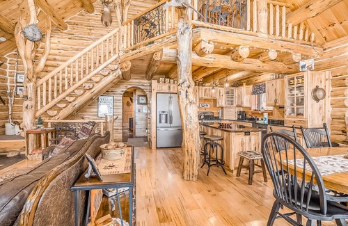 Thompsonville Cabin | 158 m² Cabin ∙ 3 bedrooms ∙ 12 guests