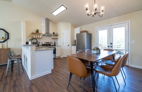 Cartersville House | 15min to LakePoint! 4BR Retreat w/Weekday Special