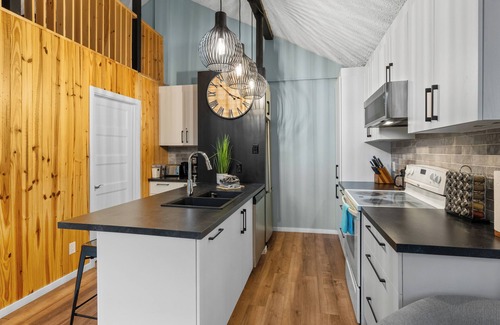 Sainte-Lucie-des-Laurentides Ski Chalet | 1603 - Le Petit Caribou - Chalet with Spa and Beach