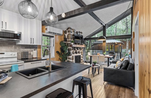 Sainte-Lucie-des-Laurentides Ski Chalet | 1603 - Le Petit Caribou - Chalet with Spa and Beach