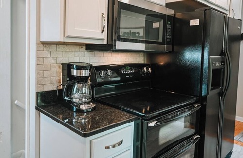 Lincoln House | 16 Guests|Adjacent Residences|Hot Tub/Ping Pong
