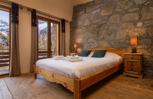 Argentiere Ski Chalet | 160 m² Chalet ∙ 2 bedrooms ∙ 8 guests