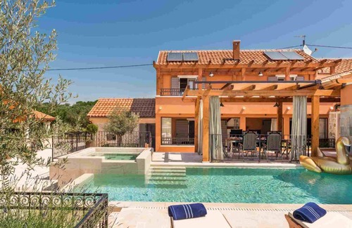 Bicine Villa | 160 m² Villa ∙ 3 bedrooms ∙ 6 guests