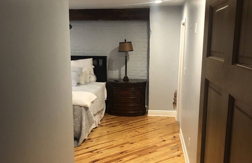 Vicksburg Apartment | 1600sqft. Private Driveway & Private Balcony-King Beds