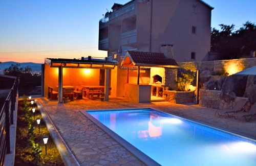 Kastel Kambelovac Apartment | 162 m² Apartment ∙ 3 bedrooms ∙ 8 guests