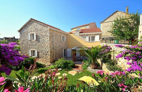 Sutivan House | 165 m² House ∙ 3 bedrooms ∙ 6 guests