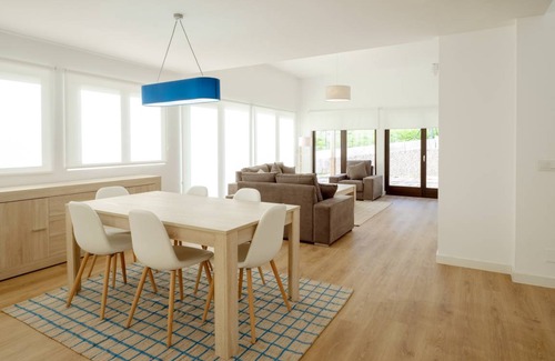 Outes House | 165 m² House ∙ 3 bedrooms ∙ 9 guests