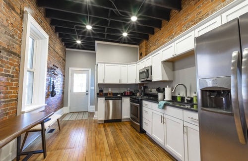 Downtown Dubuque House | 166 Bluff Street townhouse