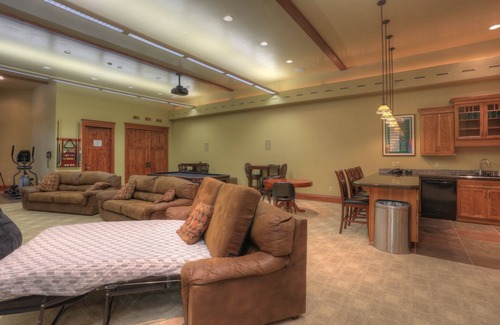 Smithfield House | 17,000 Square Feet of Luxury Space. Smithfield Canyon Home Has It All.