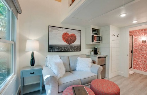 Groveoak House | #17 Heartthrob Tiny Cottage