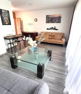 Wiesbaden Apartment | 17-Stillvolles 2-Zimmer Apartment mit Boxspringbett,WLAN,großem Balkon mit Gartenblick